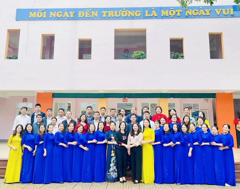 Trường TH Lê Mao đón đoàn công tác PGD huyện Quế Phong đến tham quan, chia sẻ kinh nghiệm